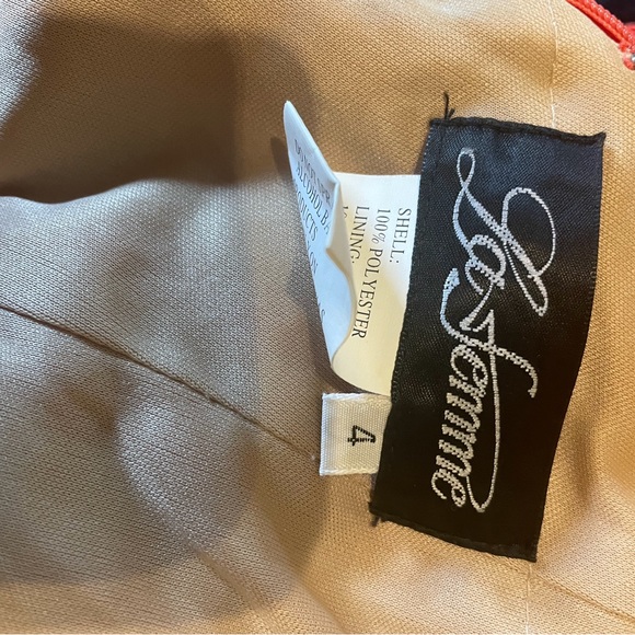 La Femme formal/prom dress in Salmon. Size 4 - Picture 5 of 6